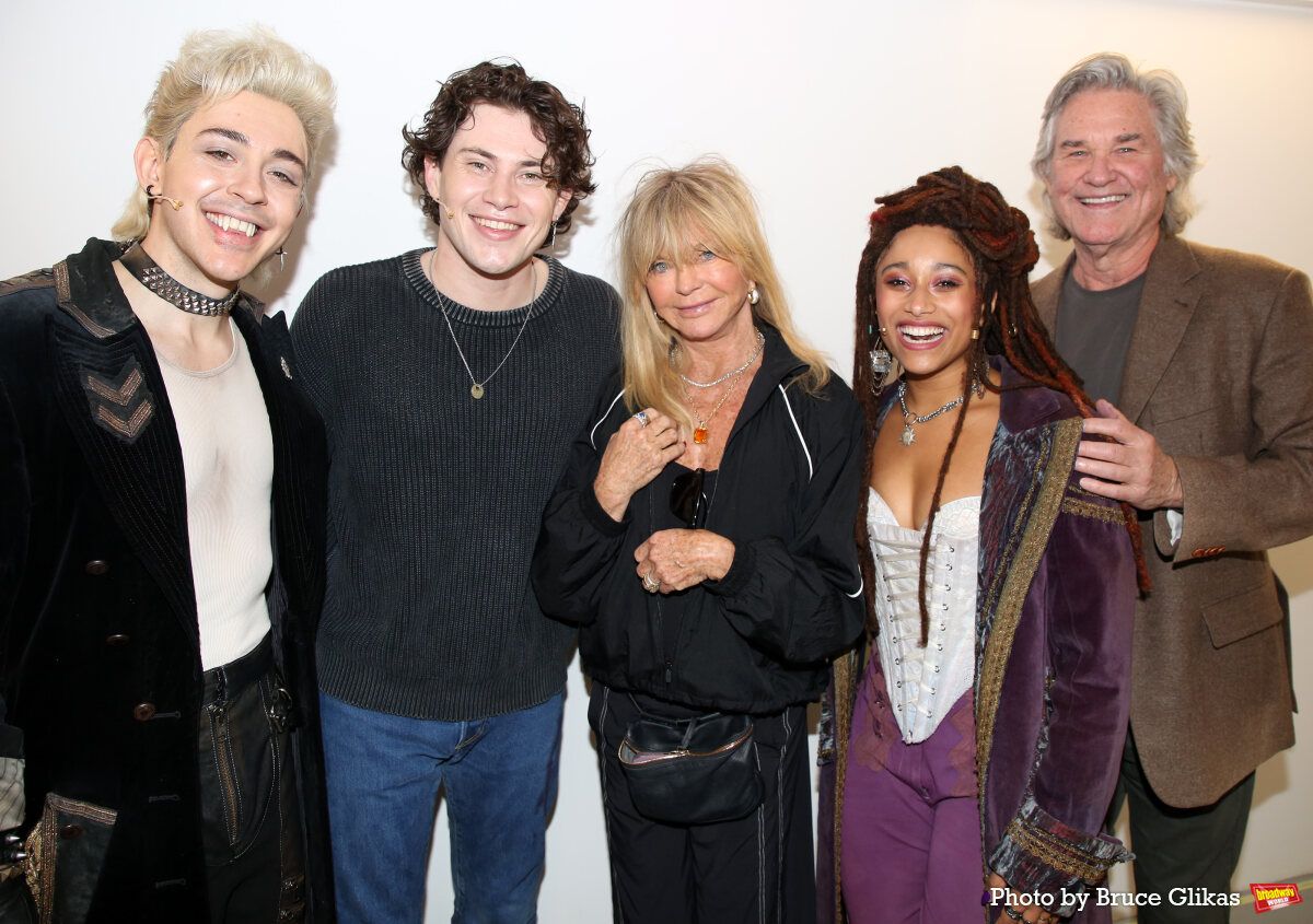 Photos: Goldie Hawn & Kurt Russell Visit Backstage at THE LOST BOYS — photo 4 of 4