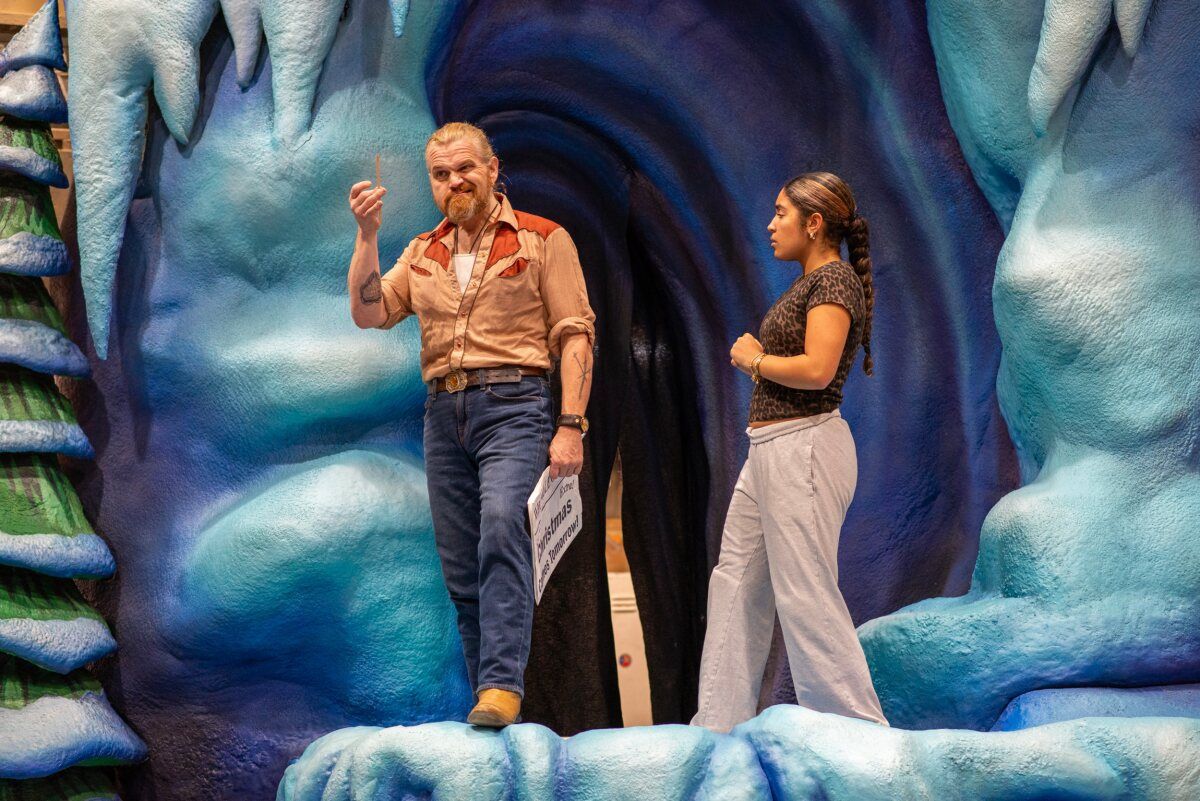 Photos: Rehearsals for DR. SEUSS'S HOW THE GRINCH STOLE CHRISTMAS at Children's Theatre Company — photo 16 of 17