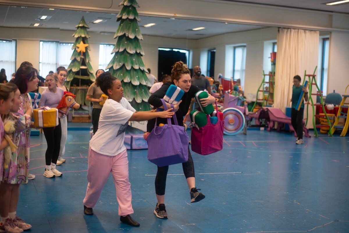Photos: Rehearsals for DR. SEUSS'S HOW THE GRINCH STOLE CHRISTMAS at Children's Theatre Company — photo 10 of 17