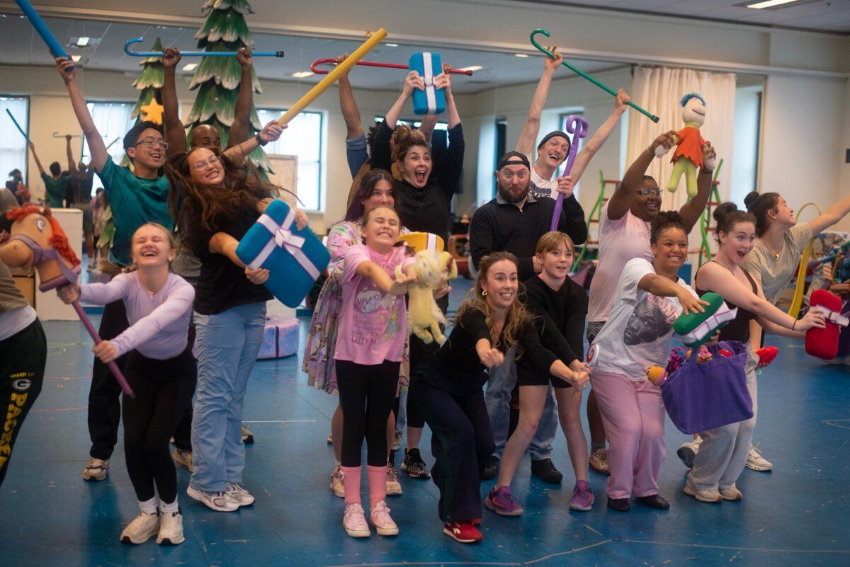 Photos: Rehearsals for DR. SEUSS'S HOW THE GRINCH STOLE CHRISTMAS at Children's Theatre Company — photo 9 of 17