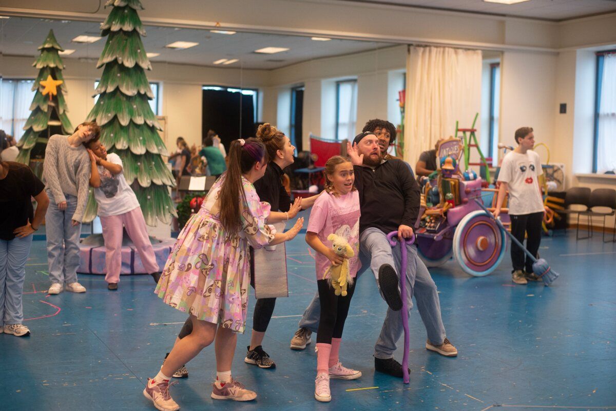 Photos: Rehearsals for DR. SEUSS'S HOW THE GRINCH STOLE CHRISTMAS at Children's Theatre Company — photo 5 of 17