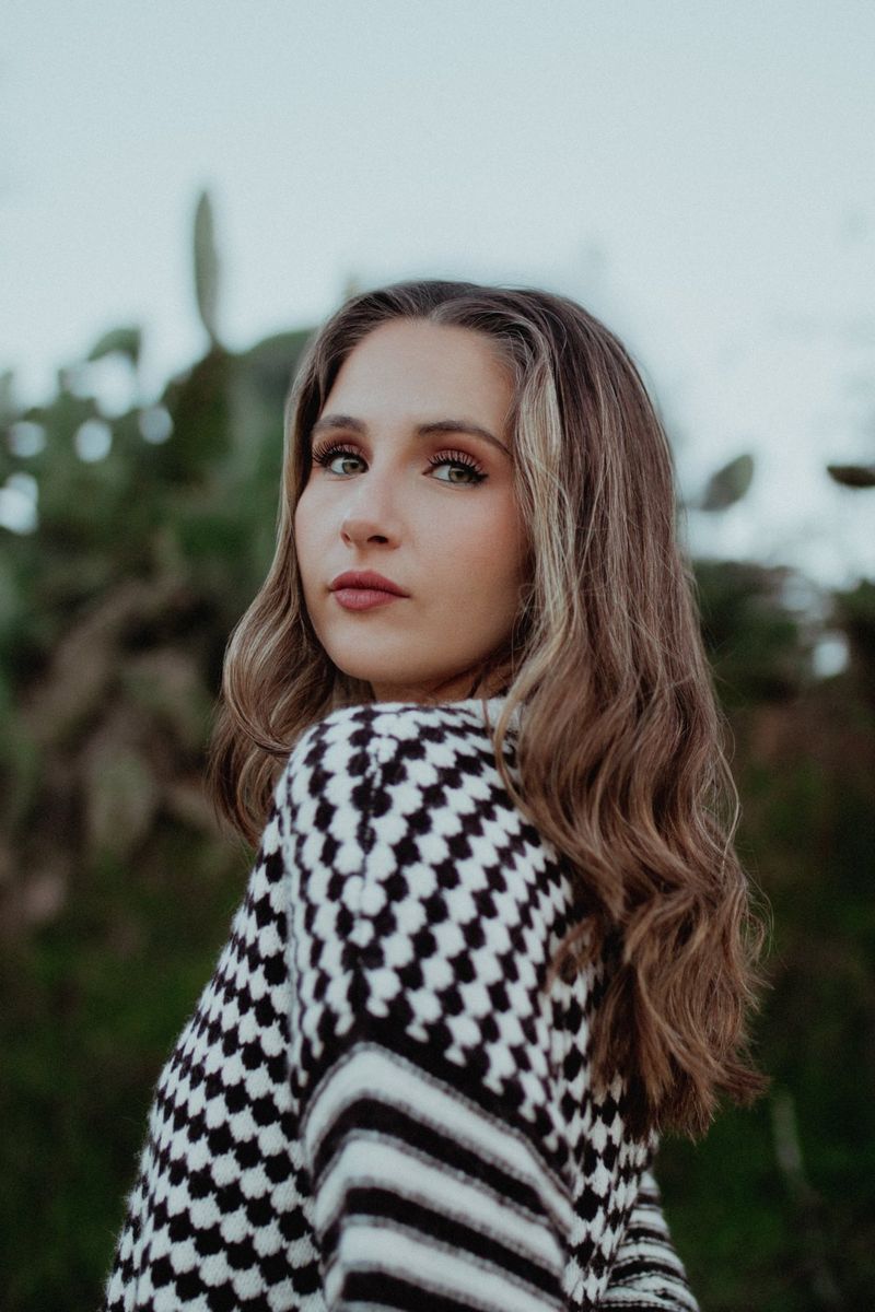 Photos: Julia Gartha Releases New EP CALIFORNIA'S KILLING ME — photo 7 of 8