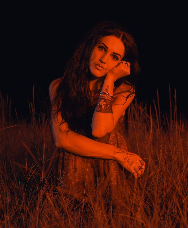 Julie Eddy Releases New Single MARS Image