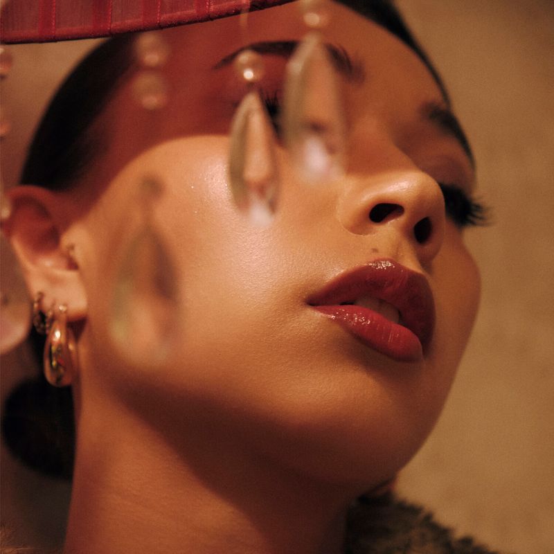 Photos: Saïna Releases New EP HOTEL 555 — photo 1 of 5