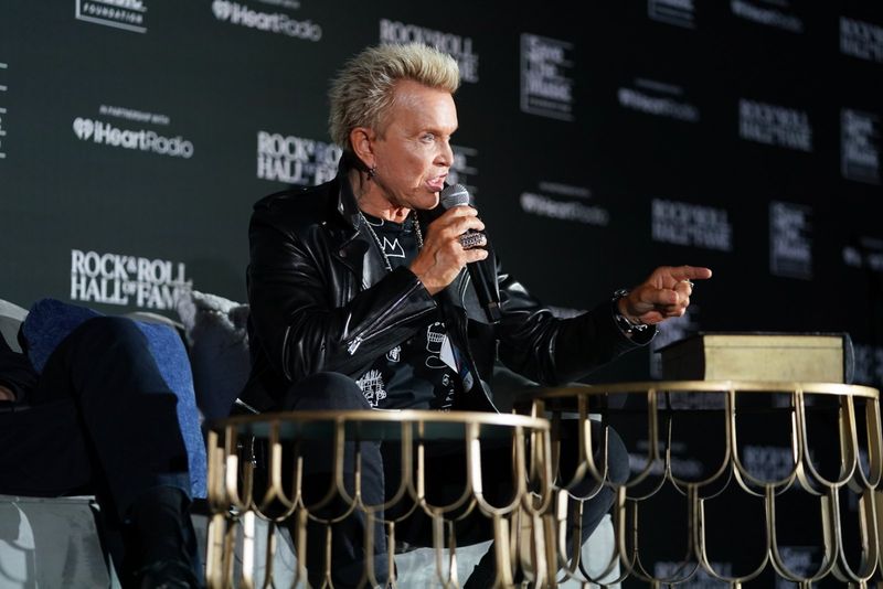 Photos: Billy Idol Visits Griffiths Middle School for K Music Grant — photo 2 of 6