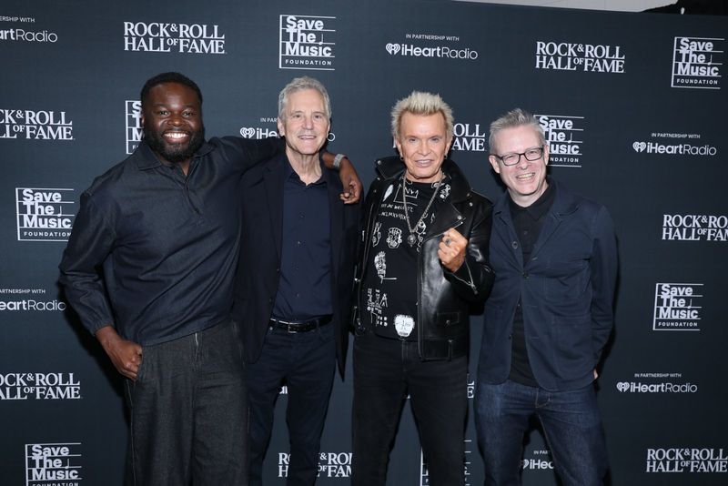 Photos: Billy Idol Visits Griffiths Middle School for K Music Grant — photo 5 of 6