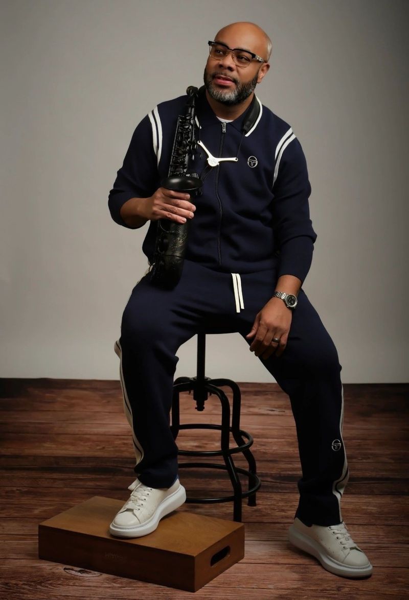 Photos: Mike Burton Releases INVISIBLE Single While Touring With Doja Cat — photo 4 of 4