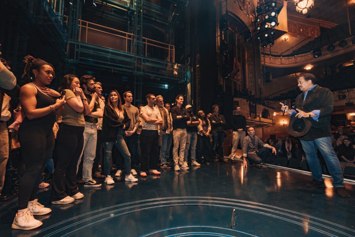 Photos: Dr. Neil deGrasse Tyson Surprises GALILEO Cast — photo 6 of 8