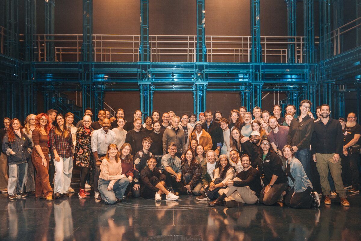 Photos: Dr. Neil deGrasse Tyson Surprises GALILEO Cast — photo 4 of 8