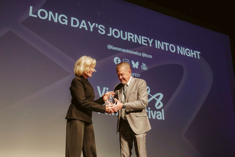 Photos: Jessica Lange Honored with Visionary Award at Virginia Film Festival — photo 9 of 22
