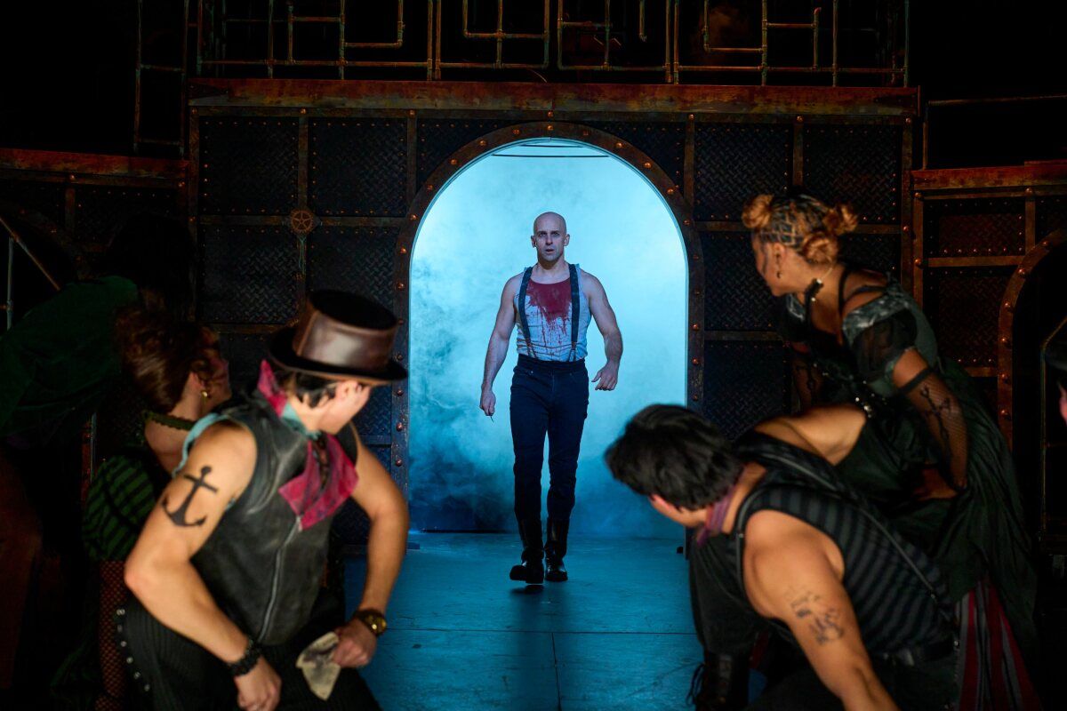 Photos: First Look At SWEENEY TODD THE DEMON BARBER OF FLEET STREET At Great Lakes Theater — photo 2 of 30