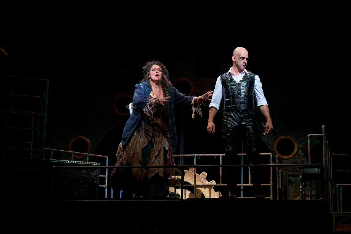 Photos: First Look At SWEENEY TODD THE DEMON BARBER OF FLEET STREET At Great Lakes Theater — photo 26 of 30