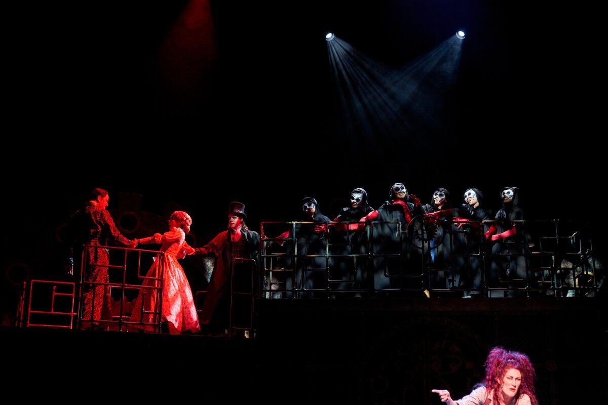 Photos: First Look At SWEENEY TODD THE DEMON BARBER OF FLEET STREET At Great Lakes Theater — photo 7 of 30