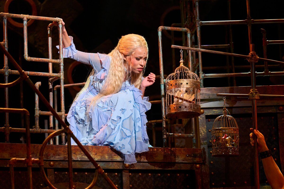 Photos: First Look At SWEENEY TODD THE DEMON BARBER OF FLEET STREET At Great Lakes Theater — photo 11 of 30