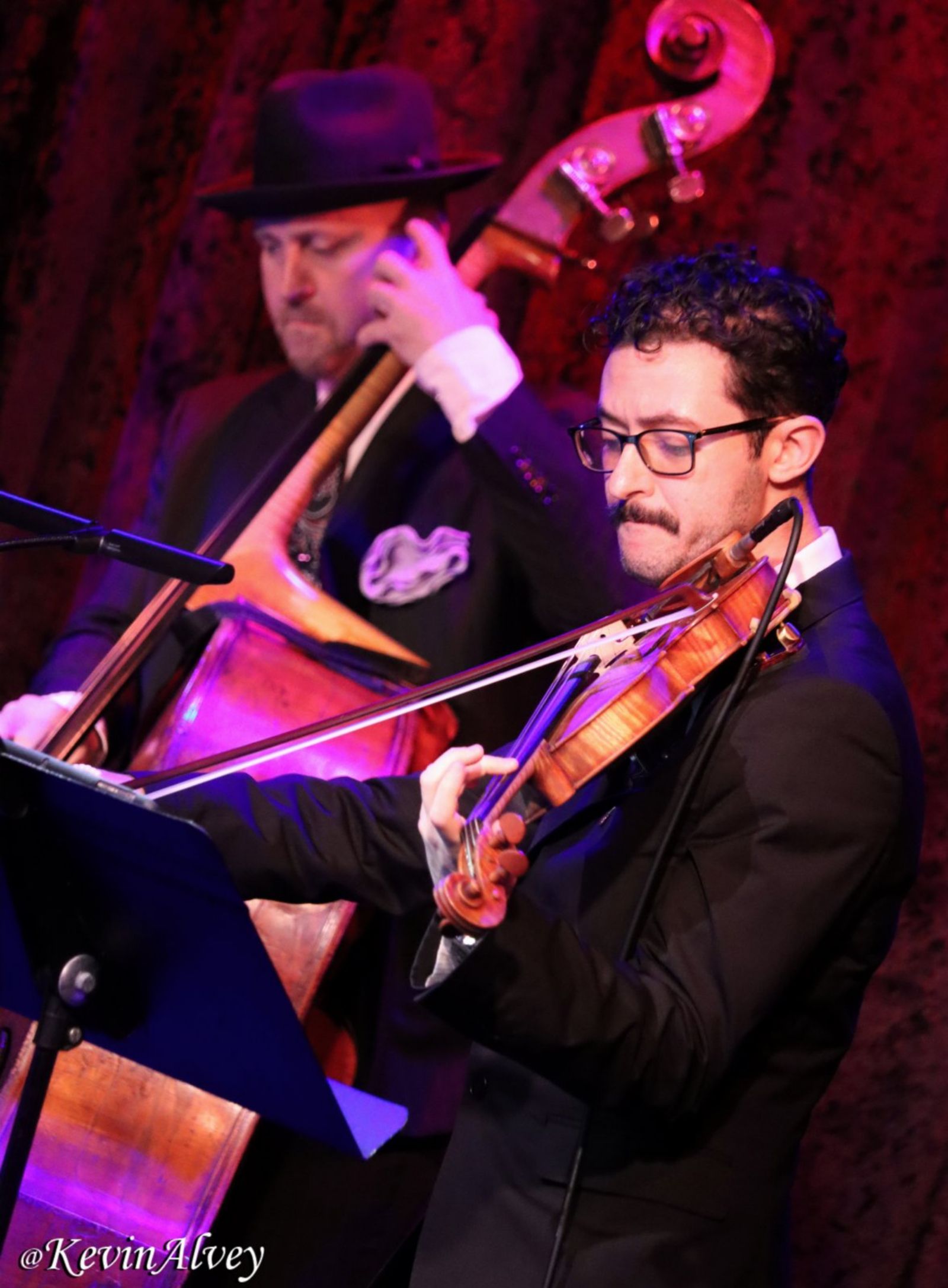 Photos: Julie Benko Performs BROADWAY GOES TO THE MOVIES at Birdland — photo 6 of 29