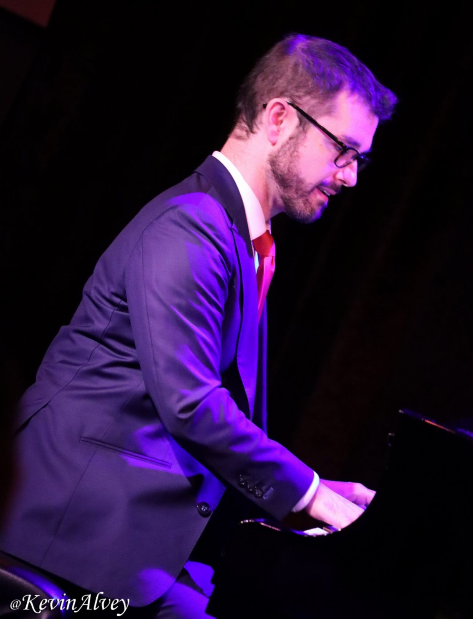 Photos: Julie Benko Performs BROADWAY GOES TO THE MOVIES at Birdland — photo 7 of 29