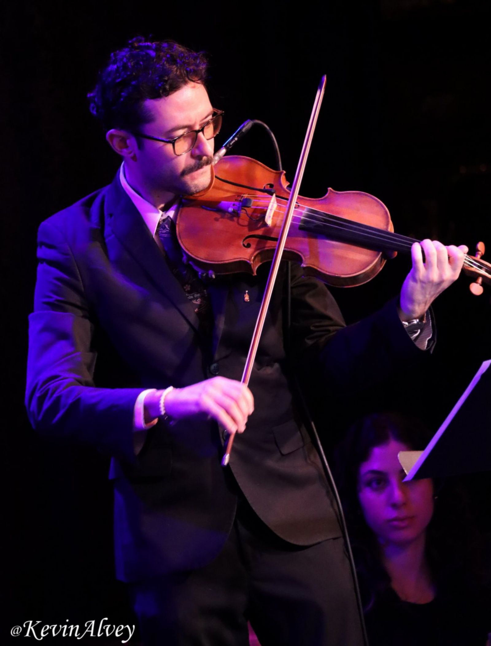 Photos: Julie Benko Performs BROADWAY GOES TO THE MOVIES at Birdland — photo 11 of 29