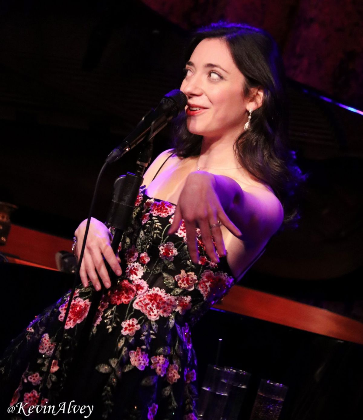 Julie Benko at Photos: Julie Benko Performs BROADWAY GOES TO THE MOVIES at Birdland
