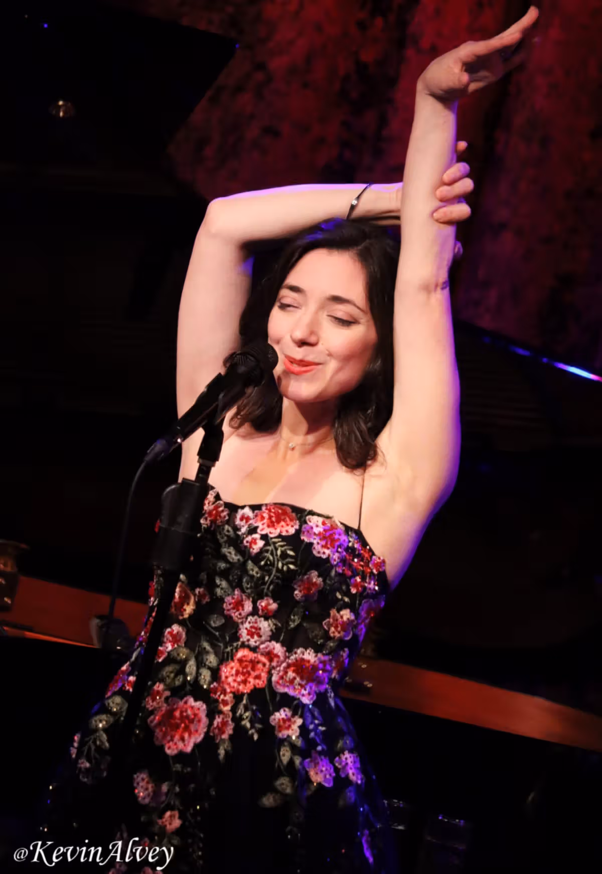 Julie Benko at Photos: Julie Benko Performs BROADWAY GOES TO THE MOVIES at Birdland