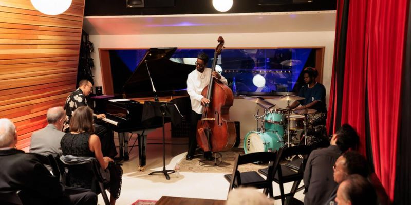 Photos: Sam First Honors Jazz Icons Herbie Hancock and Darlene Chan — photo 3 of 9