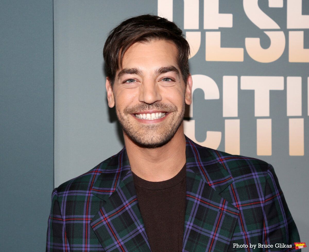 Photos: On the Opening Night Red Carpet for OTHER DESET CITIES — photo 15 of 62