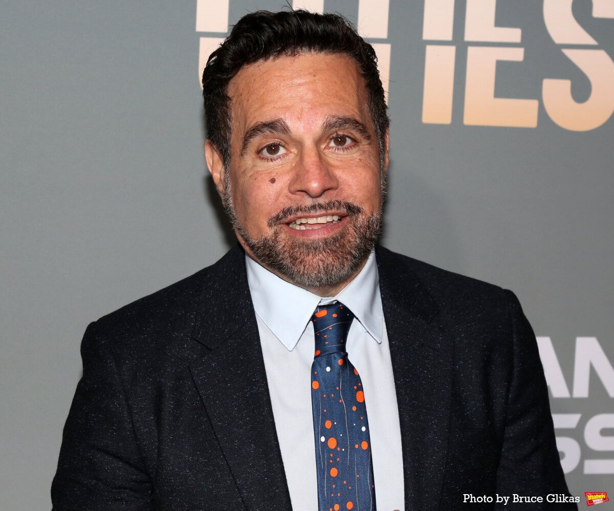 Photos: On the Opening Night Red Carpet for OTHER DESET CITIES — photo 25 of 62