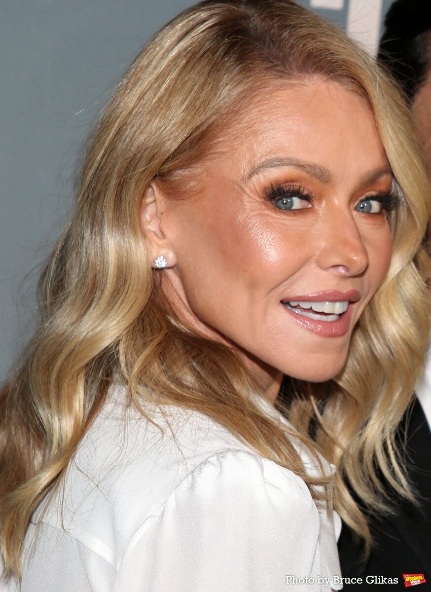 Photos: On the Opening Night Red Carpet for OTHER DESET CITIES — photo 39 of 62