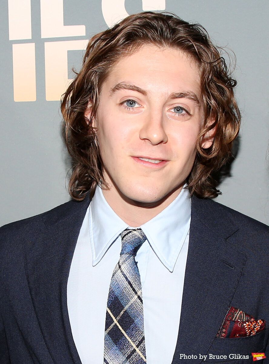 Photos: On the Opening Night Red Carpet for OTHER DESET CITIES — photo 40 of 62