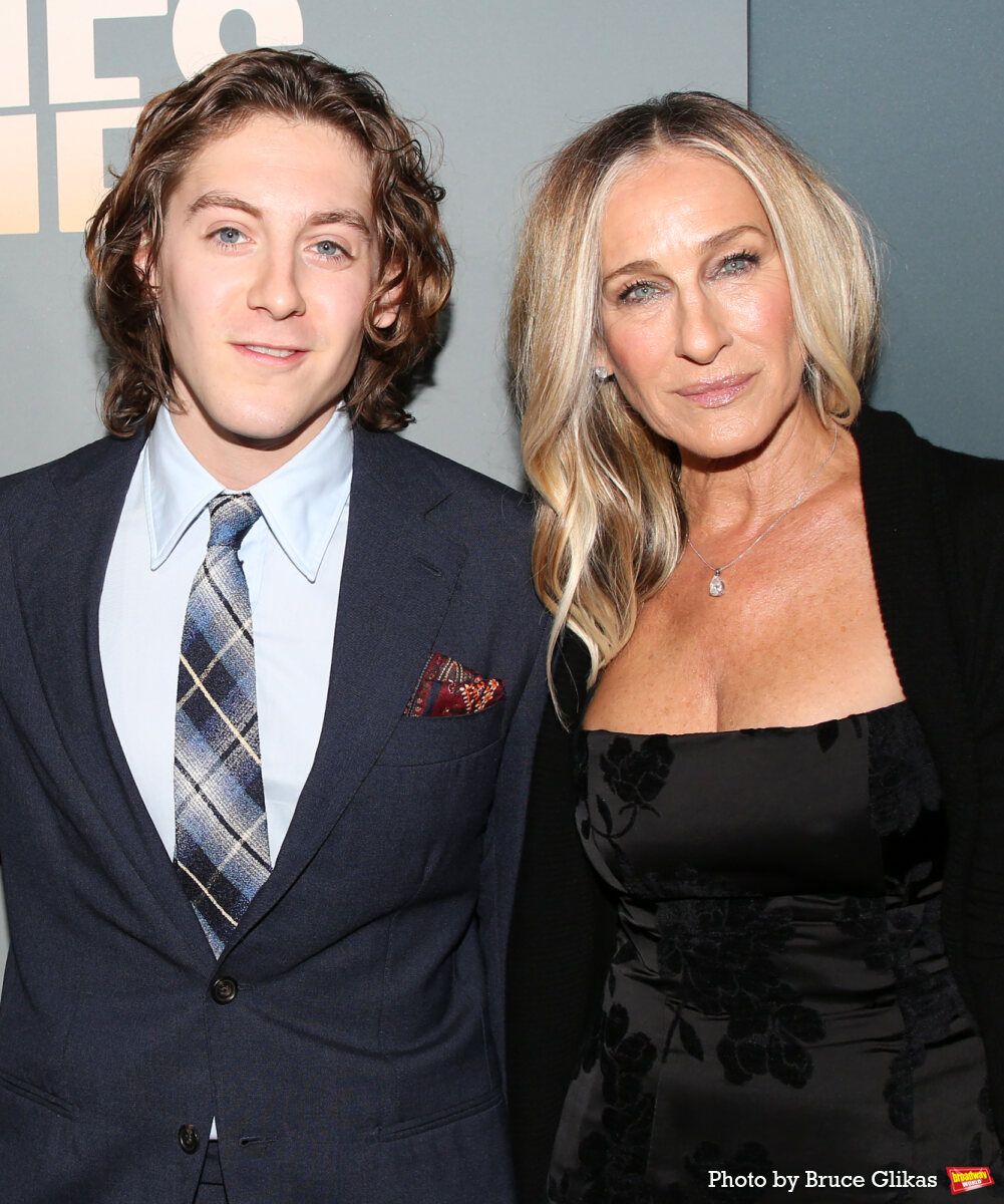 Photos: On the Opening Night Red Carpet for OTHER DESET CITIES — photo 48 of 62