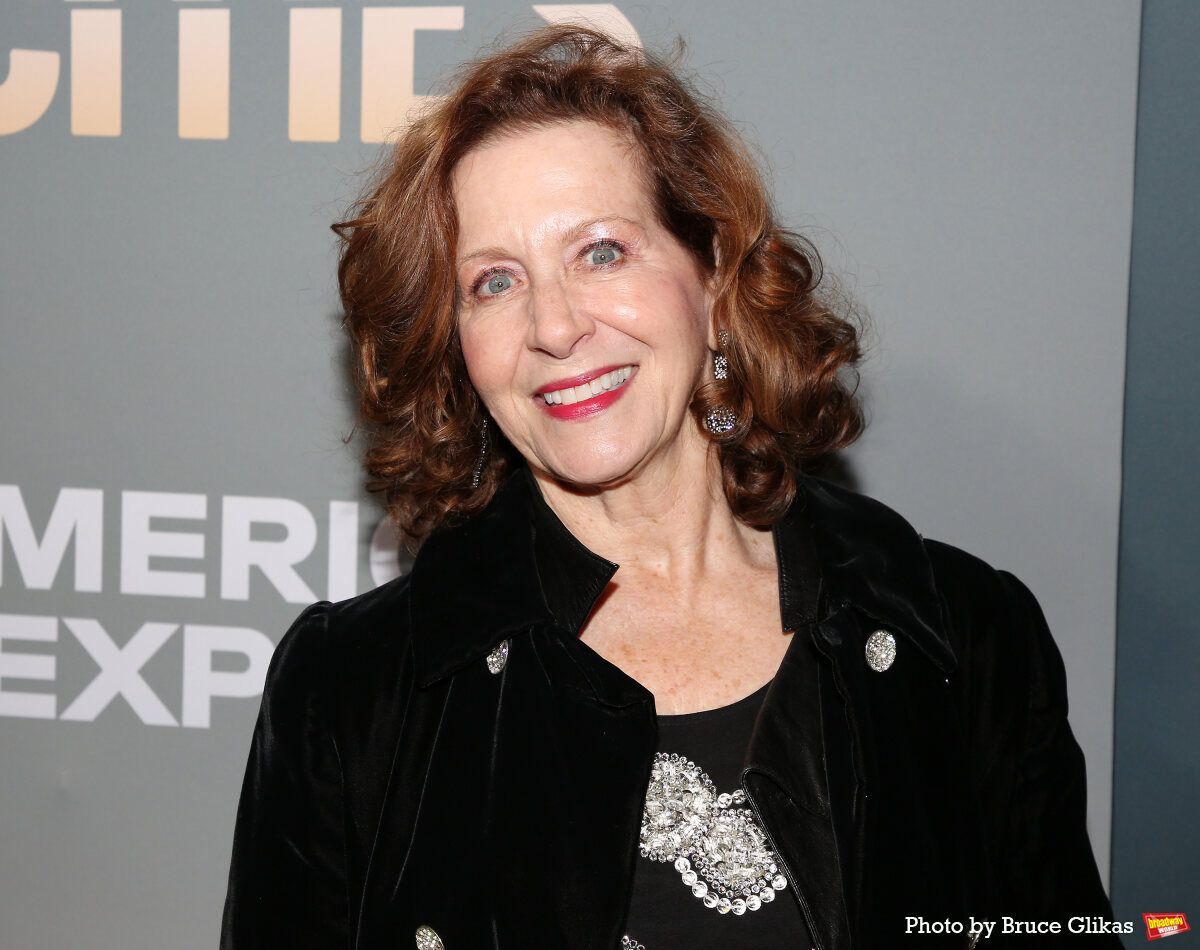 Photos: On the Opening Night Red Carpet for OTHER DESET CITIES — photo 57 of 62