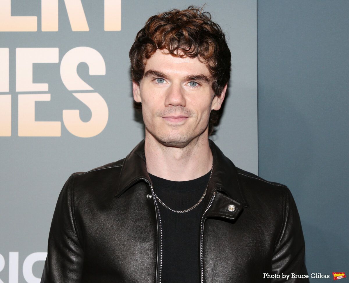 Photos: On the Opening Night Red Carpet for OTHER DESET CITIES — photo 58 of 62