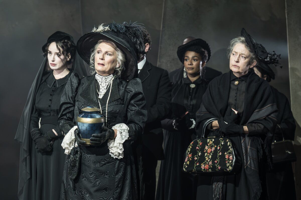 Photos: Jennifer Saunders and More in THE SEA at Theatre Royal Bath — photo 11 of 29
