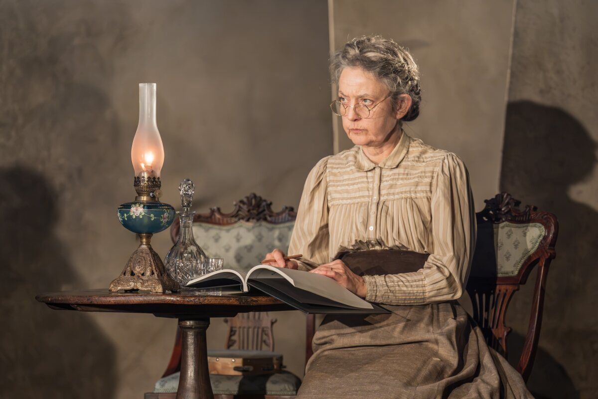 Photos: Jennifer Saunders and More in THE SEA at Theatre Royal Bath — photo 9 of 29