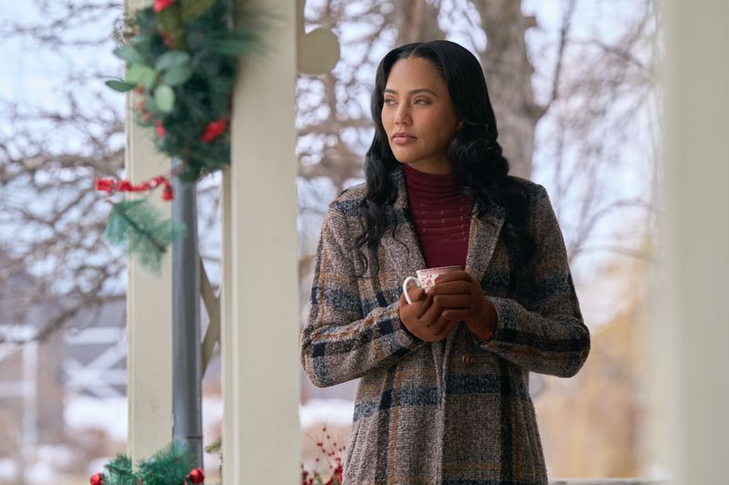 Photos: SECOND CHANCE HOLIDAY to Stream on The Roku Channel — photo 2 of 4