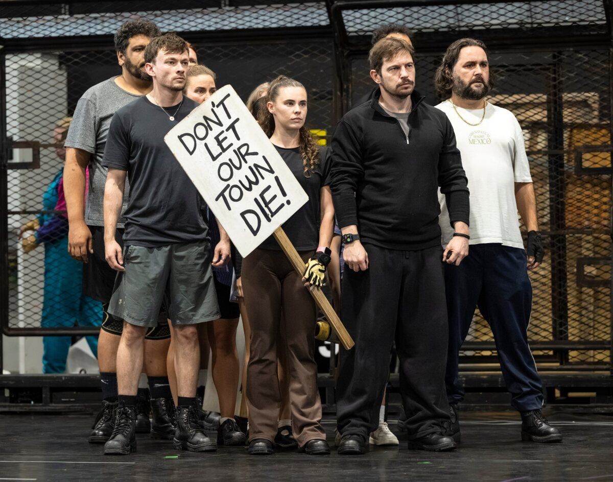 Photos: BILLY ELLIOT THE MUSICAL UK and Ireland Tour in Rehearsal — photo 13 of 16