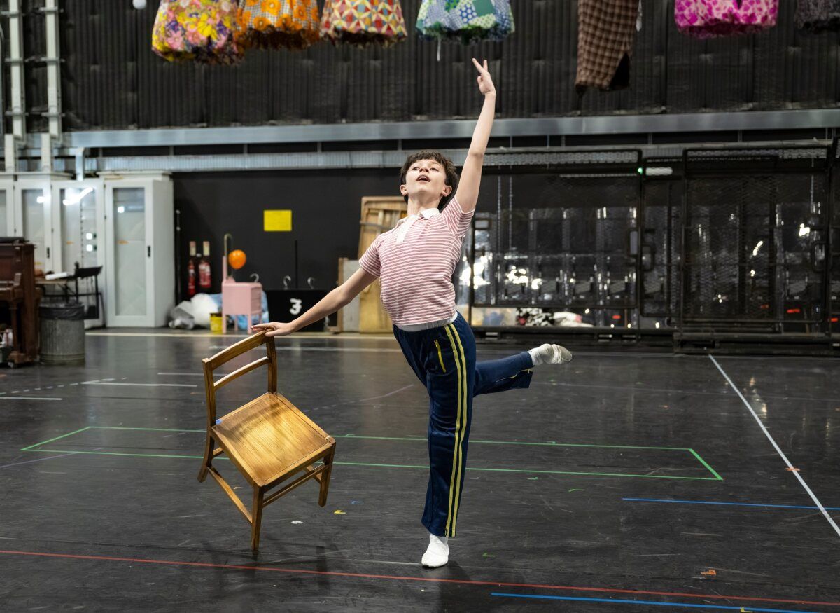 Photos: BILLY ELLIOT THE MUSICAL UK and Ireland Tour in Rehearsal — photo 15 of 16