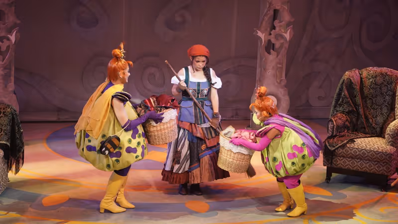 Review: REP's CINDERELLA Wins Hearts with Charming Performance and Visual Elegance Image