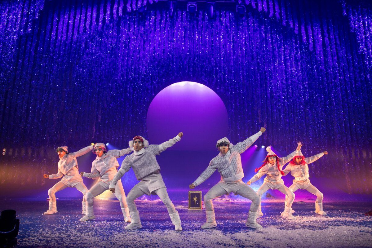 Photos: 'TWAS THE NIGHT BEFORE... Will Open at the Fox Theatre in December — photo 5 of 10