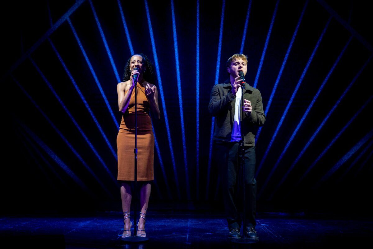 Photos & Video: Inside Tectonic Theater Project's A TECTONIC CABARET, Hosted by Jenn Colella — photo 1 of 7