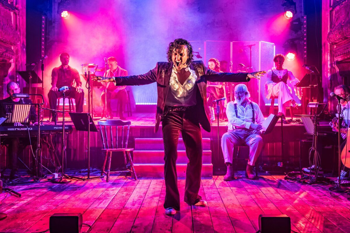 Photos: First Look at STOKER WILDE at Wilton's Music Hall — photo 12 of 13