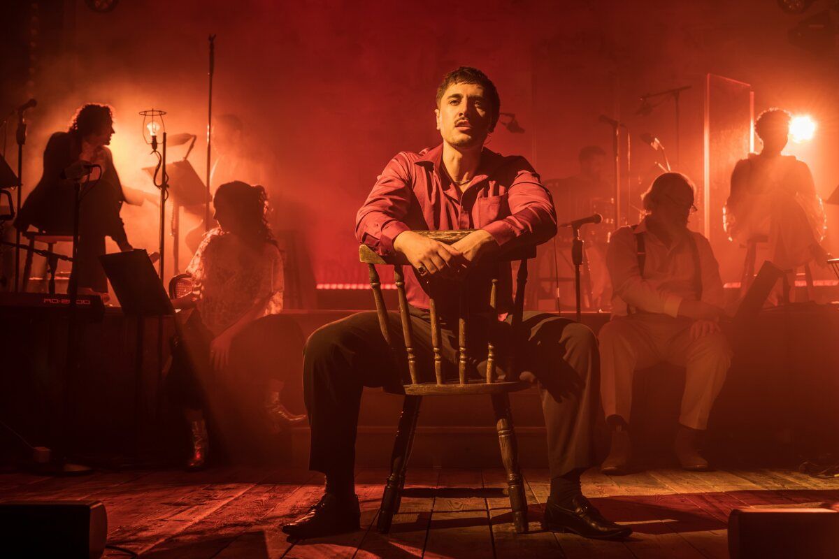 Photos: First Look at STOKER WILDE at Wilton's Music Hall — photo 7 of 13