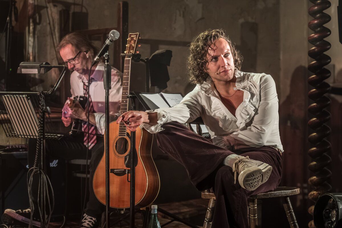 Photos: First Look at STOKER WILDE at Wilton's Music Hall — photo 3 of 13