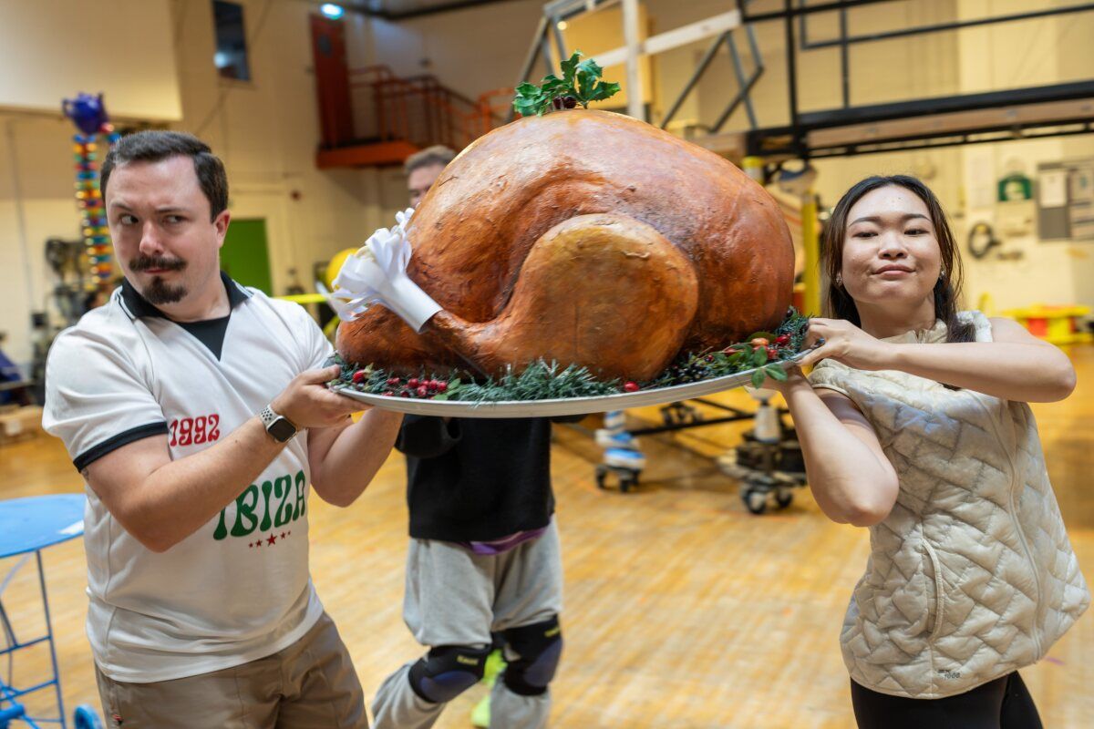 Photos: DR. SEUSS'S HOW THE GRINCH STOLE CHRISTMAS! THE MUSICAL In Rehearsal at Leeds Playhouse — photo 10 of 22