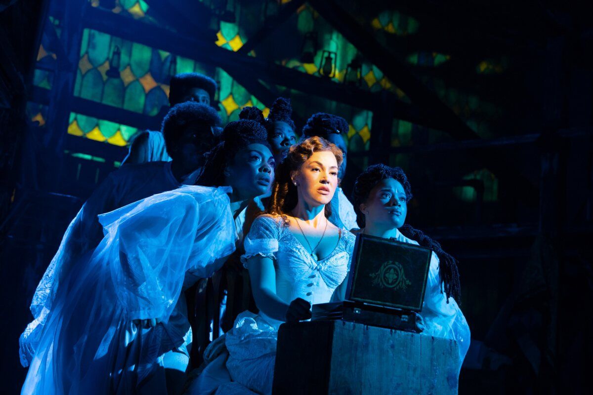 Solea Pfeiffer and the cast of WANTED at Photos: Solea Pfeiffer, Liisi LaFontaine, and More in WANTED on Broadway