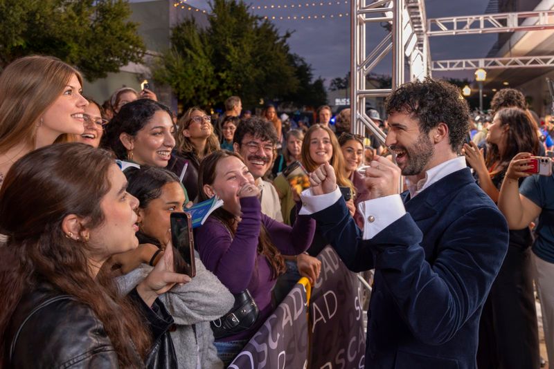Photos: Carrie Coon, John Cho, Billie Piper, Emmy Rossum Honored at SCAD Savannah Film Fest — photo 18 of 38