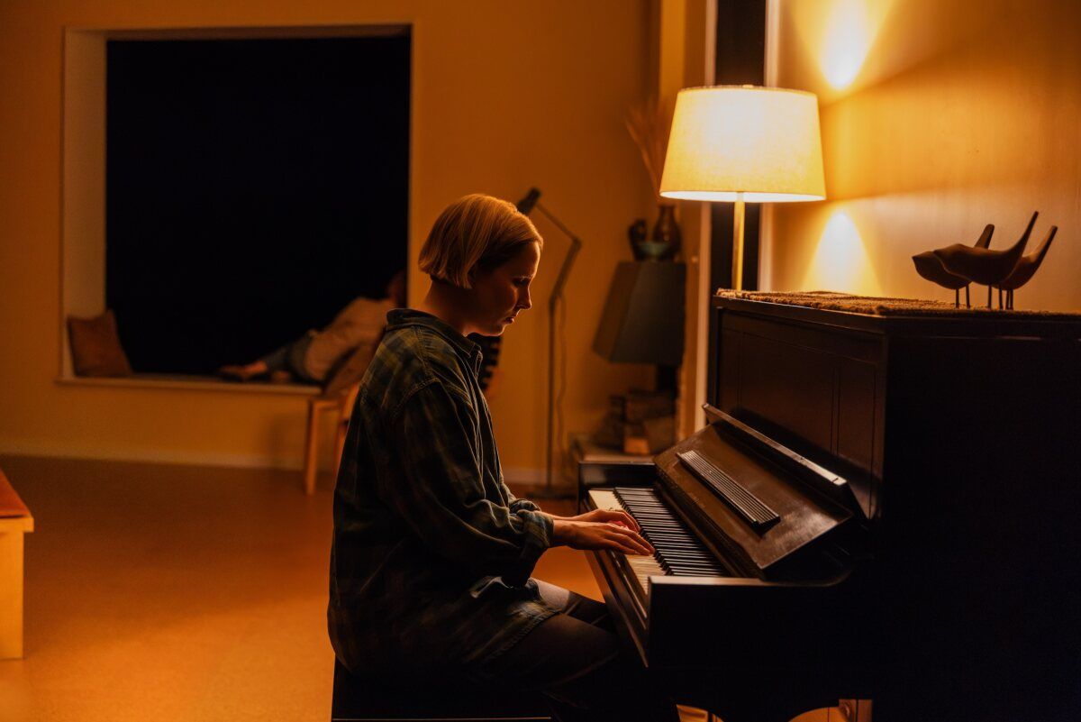 Photos: Lauren Ambrose, Tom Riley and More in THE UNBELIEVERS — photo 7 of 13