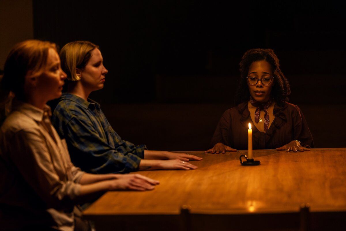 Photos: Lauren Ambrose, Tom Riley and More in THE UNBELIEVERS — photo 8 of 13