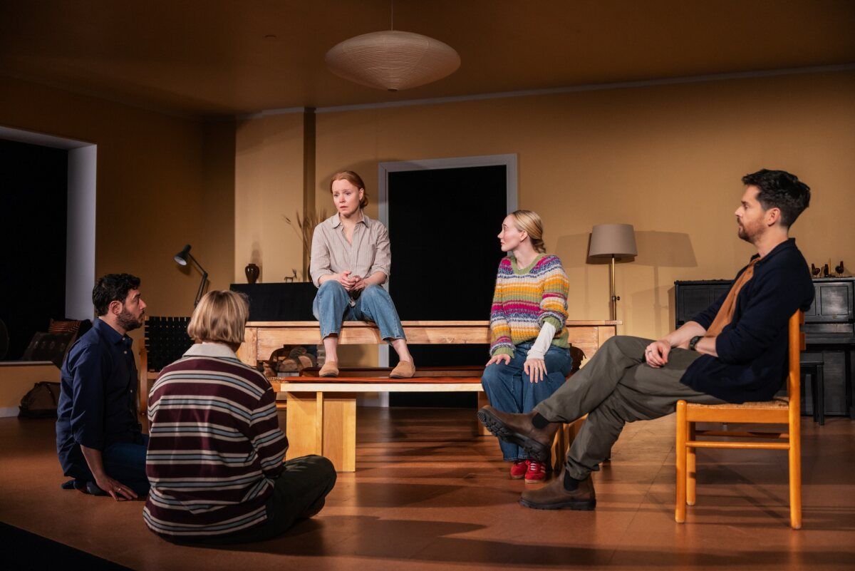 Photos: Lauren Ambrose, Tom Riley and More in THE UNBELIEVERS — photo 10 of 13