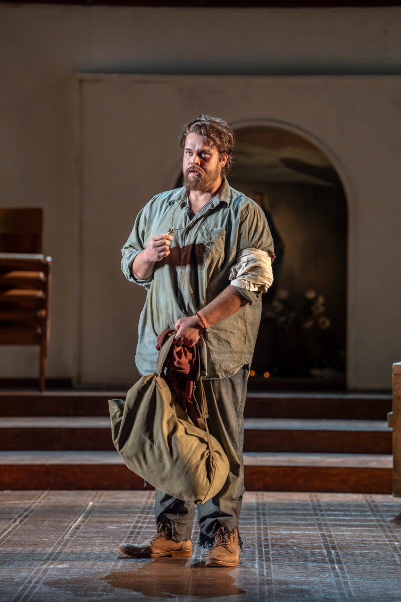Photos: English National Opera Performs TOSCA at the London Coliseum — photo 17 of 27