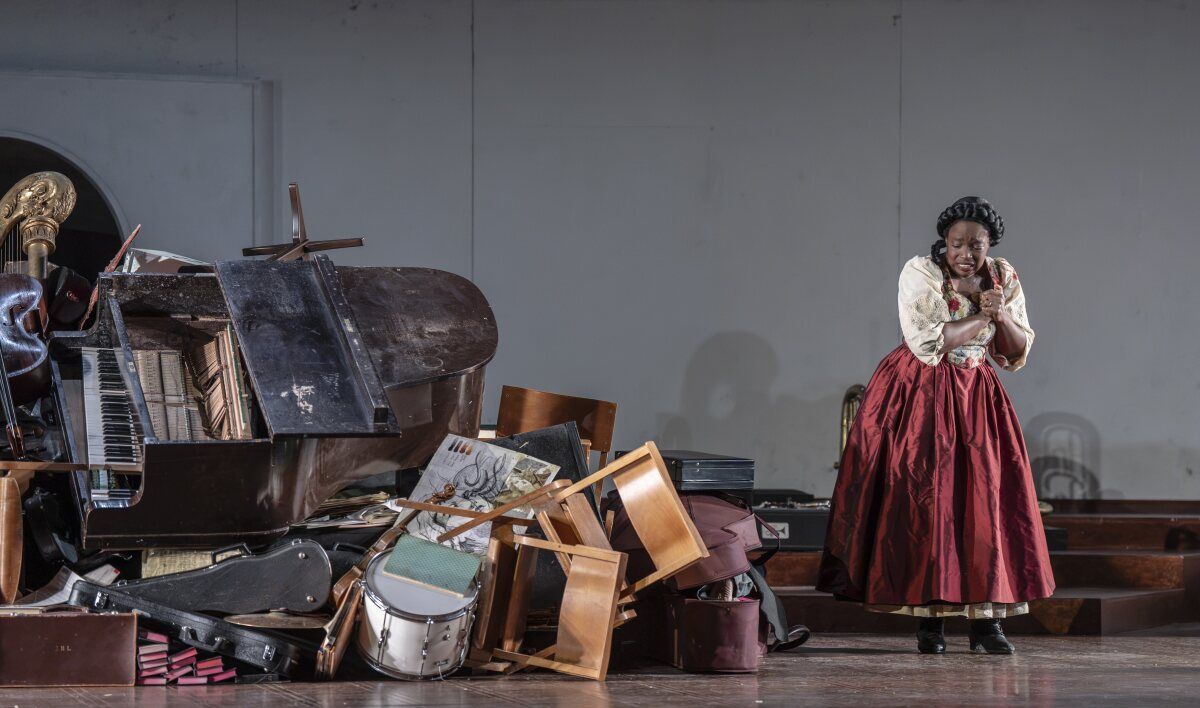 Photos: English National Opera Performs TOSCA at the London Coliseum — photo 6 of 27